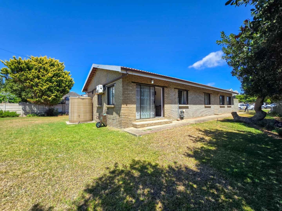 4 Bedroom Property for Sale in Stilbaai Wes Western Cape